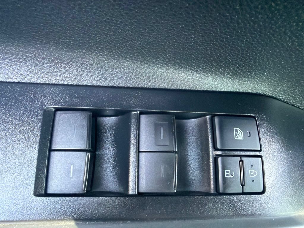 Used 2021 Toyota Highlander XLE AWD/4WD image 43