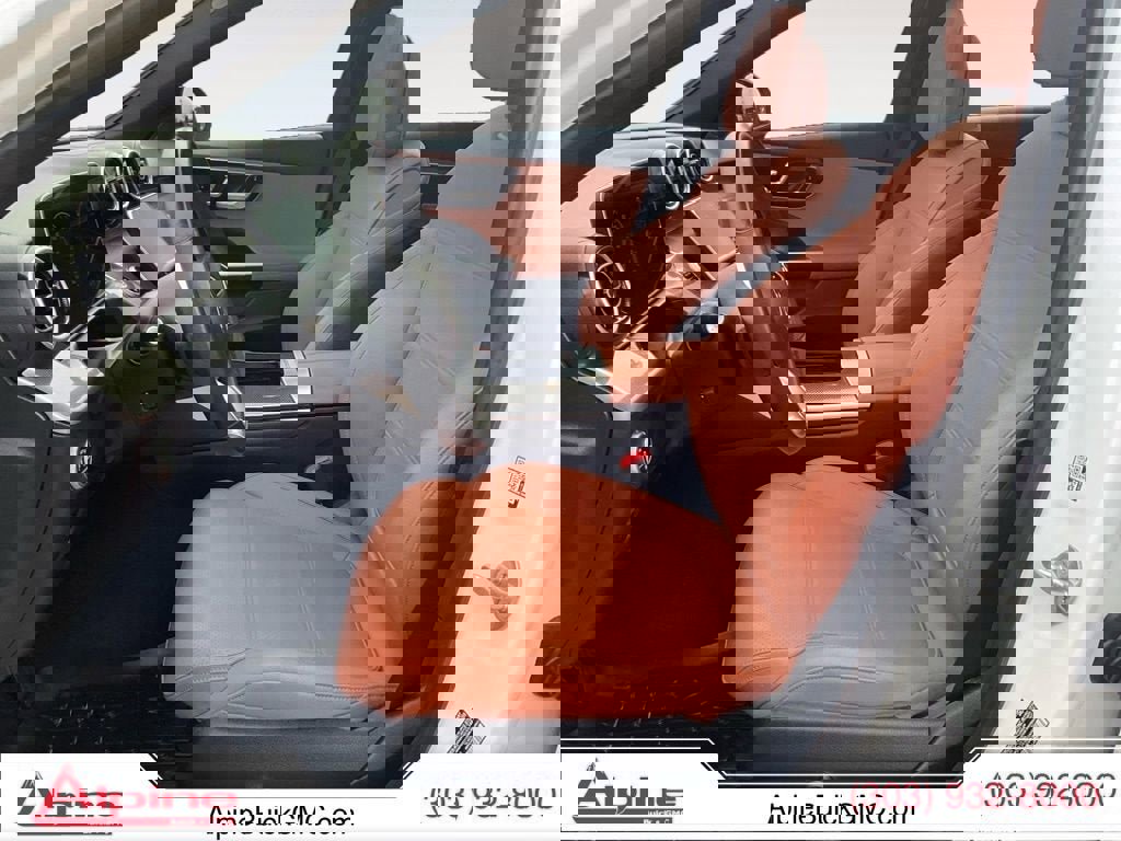 Used 2023 Mercedes-Benz C 300 4MATIC Sedan image 9