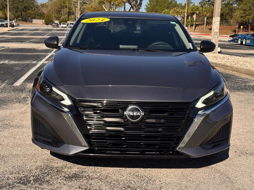 Used 2024 Nissan Altima 2.5 SV image 2