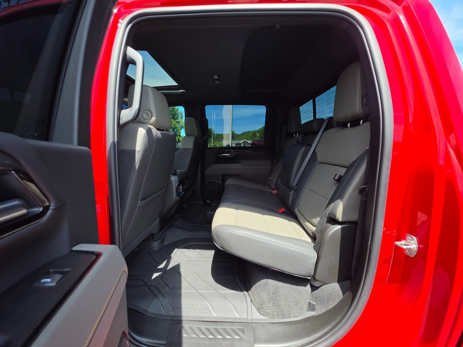 Used 2025 Chevrolet Silverado 2500 ZR2 w/ Technology Package AWD/4WD image 23