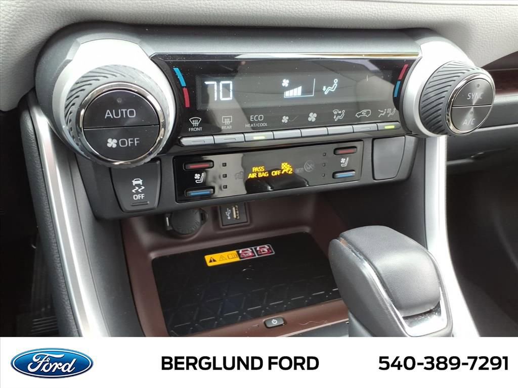 Used 2025 Toyota RAV4 Limited image 27