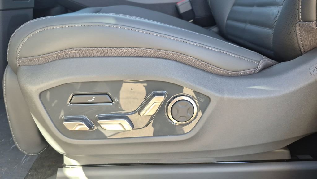 New 2026 Kia EV9 Land image 11