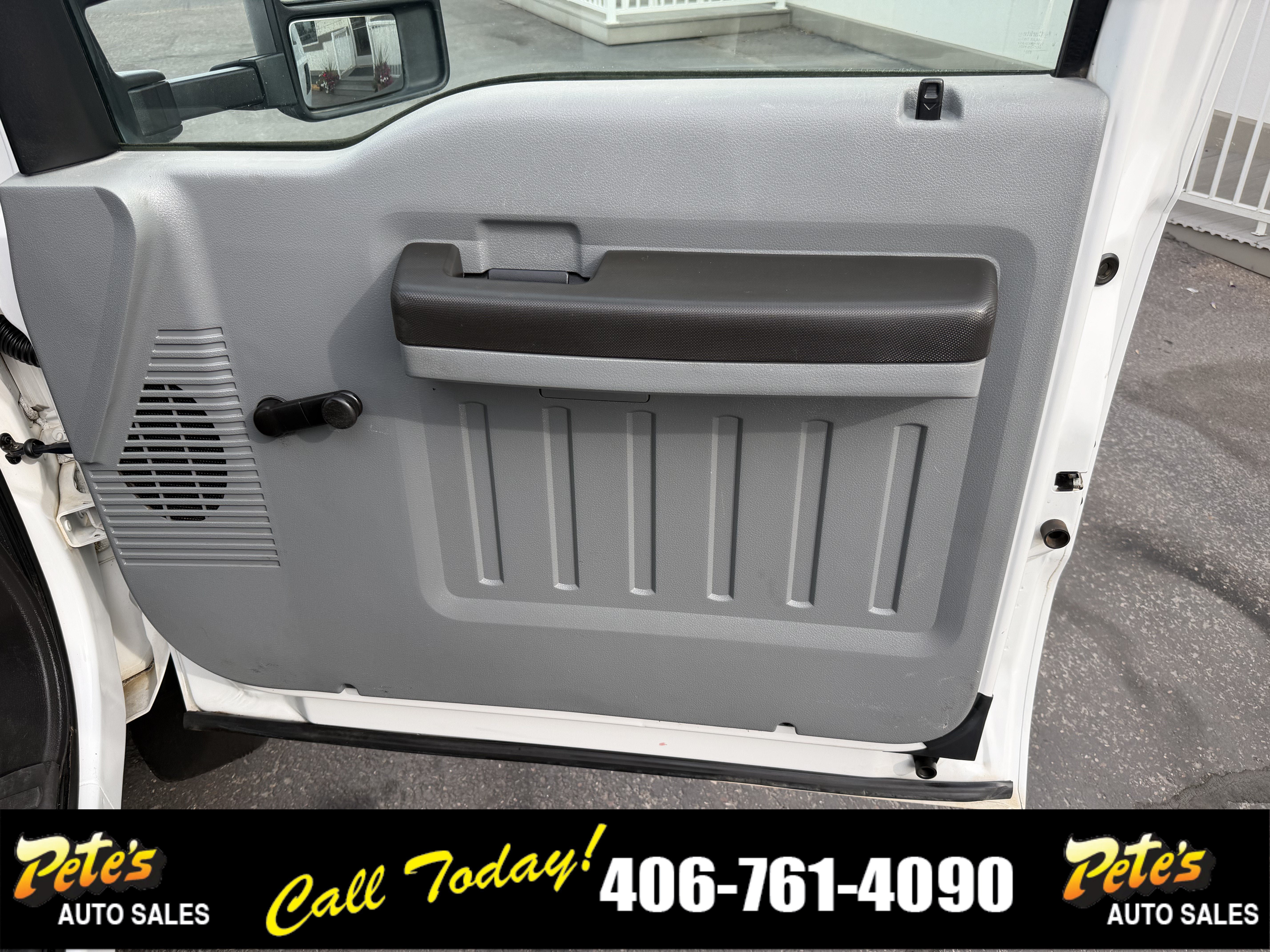 Used 2011 Ford F550 4x4 SuperCab Super Duty w/ Payload Upgrade Pkg image 30