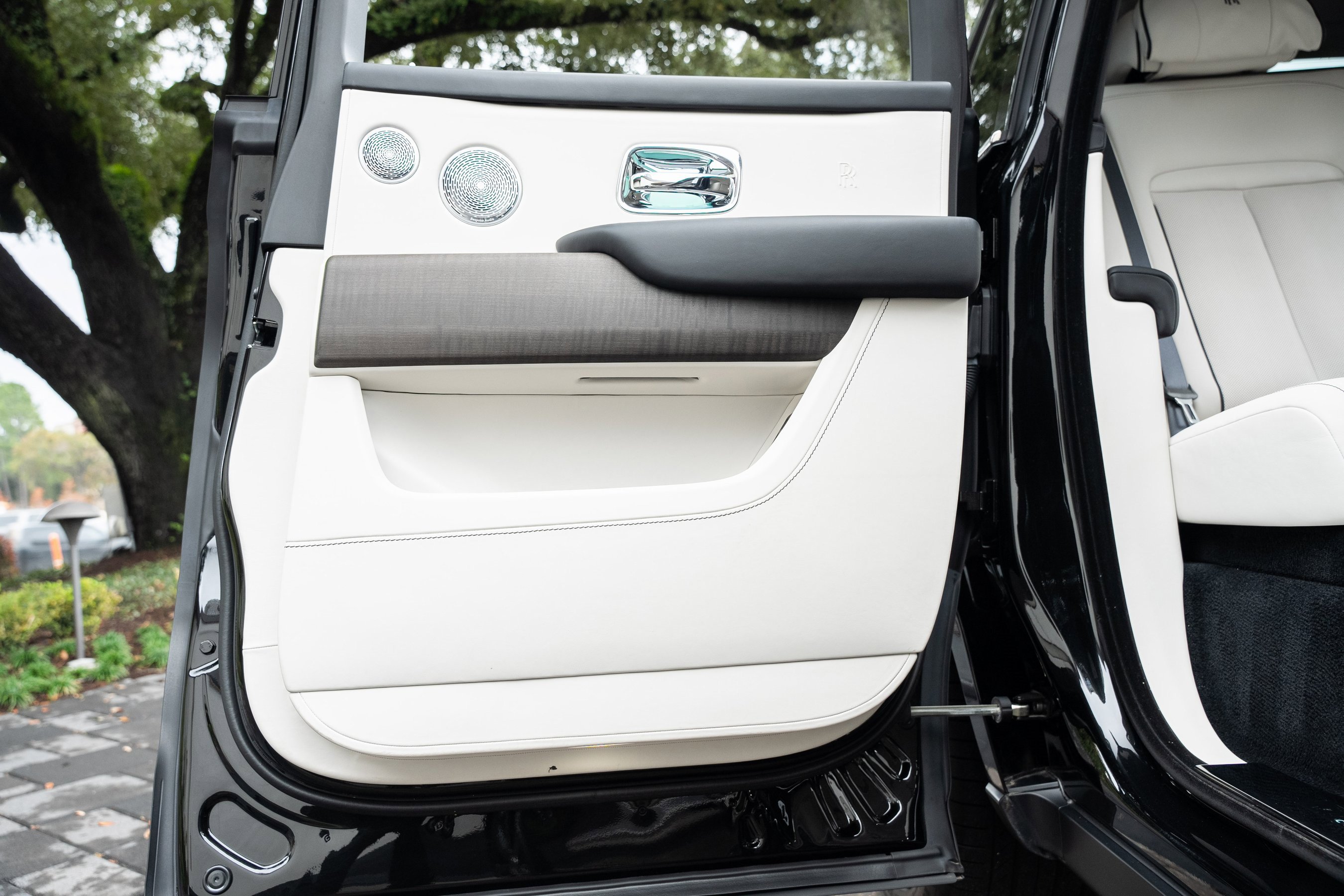 Used 2023 Rolls-Royce Cullinan w/ Cullinan Package image 59