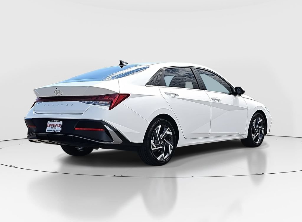 Used 2025 Hyundai Elantra SEL FWD image 5