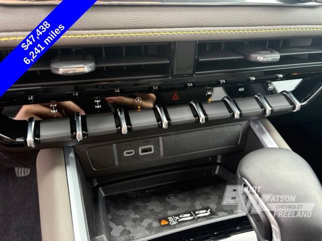 Used 2025 Chevrolet Colorado ZR2 w/ Technology Package AWD/4WD image 23