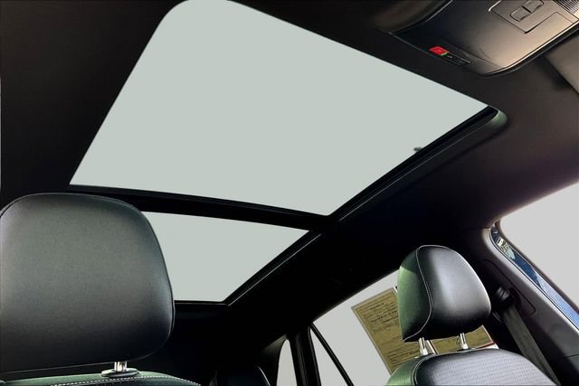 Used 2020 Volkswagen Atlas Cross Sport SE w/ Panoramic Sunroof Package image 25