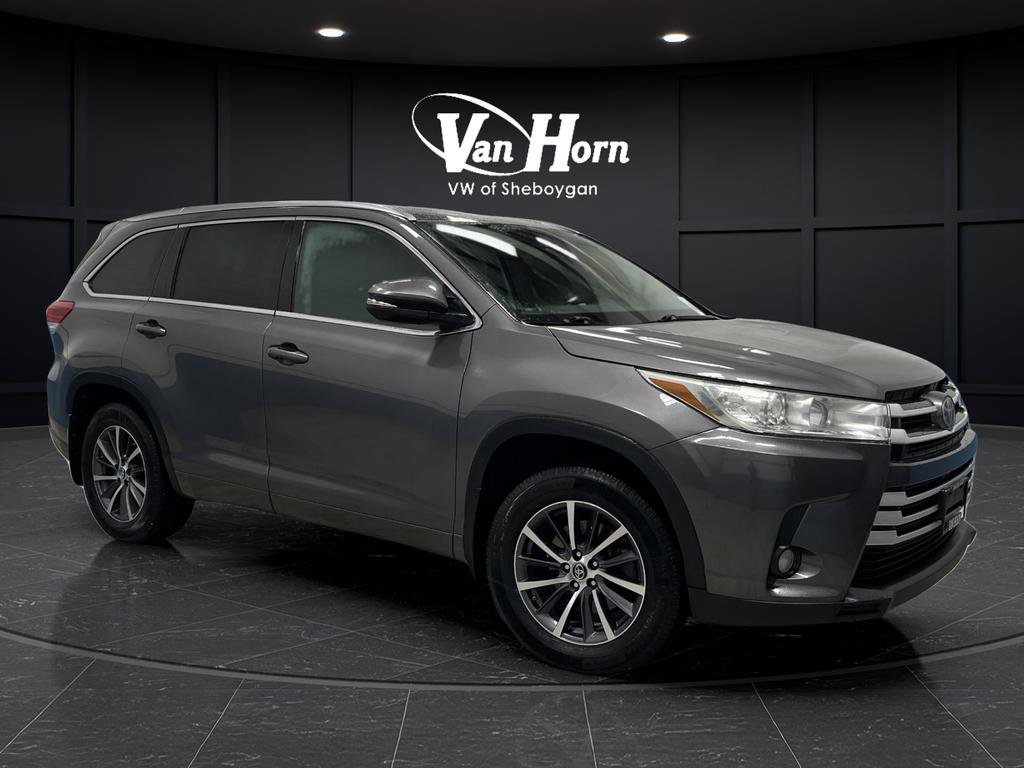 Used 2017 Toyota Highlander XLE AWD/4WD image 1