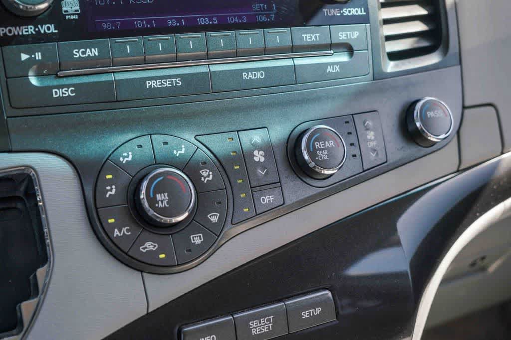 Used 2012 Toyota Sienna LE w/ Towing Pkg FWD image 21