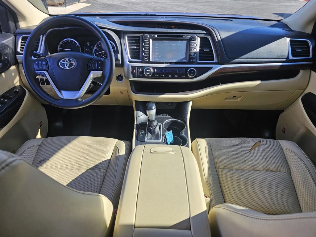 Used 2016 Toyota Highlander Limited image 24