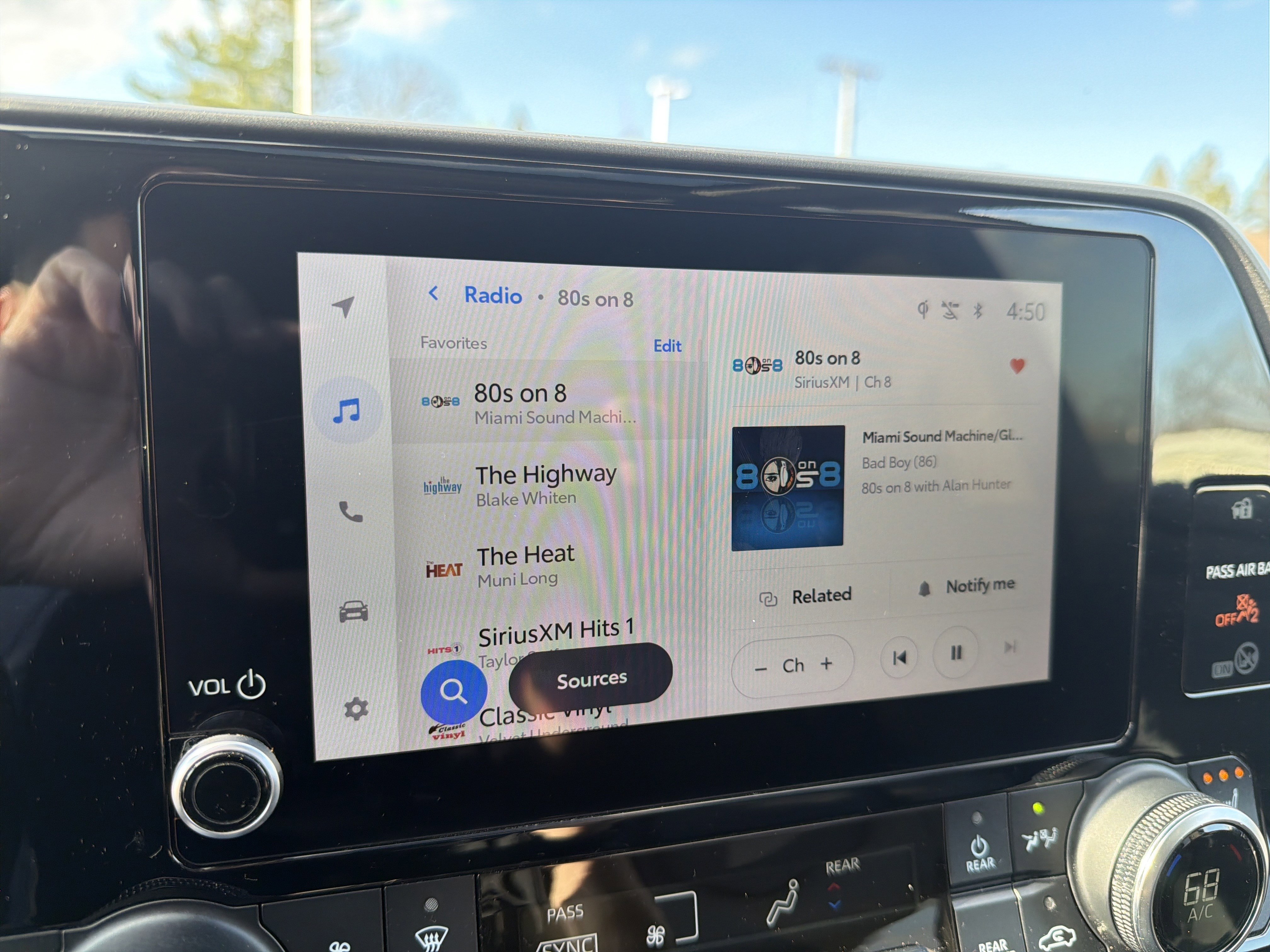 Used 2023 Toyota Highlander XLE AWD/4WD image 35