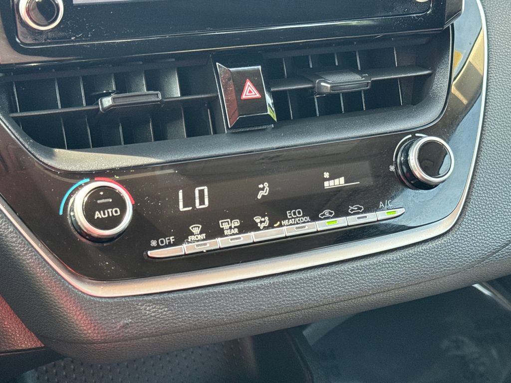 Used 2020 Toyota Corolla LE FWD image 22