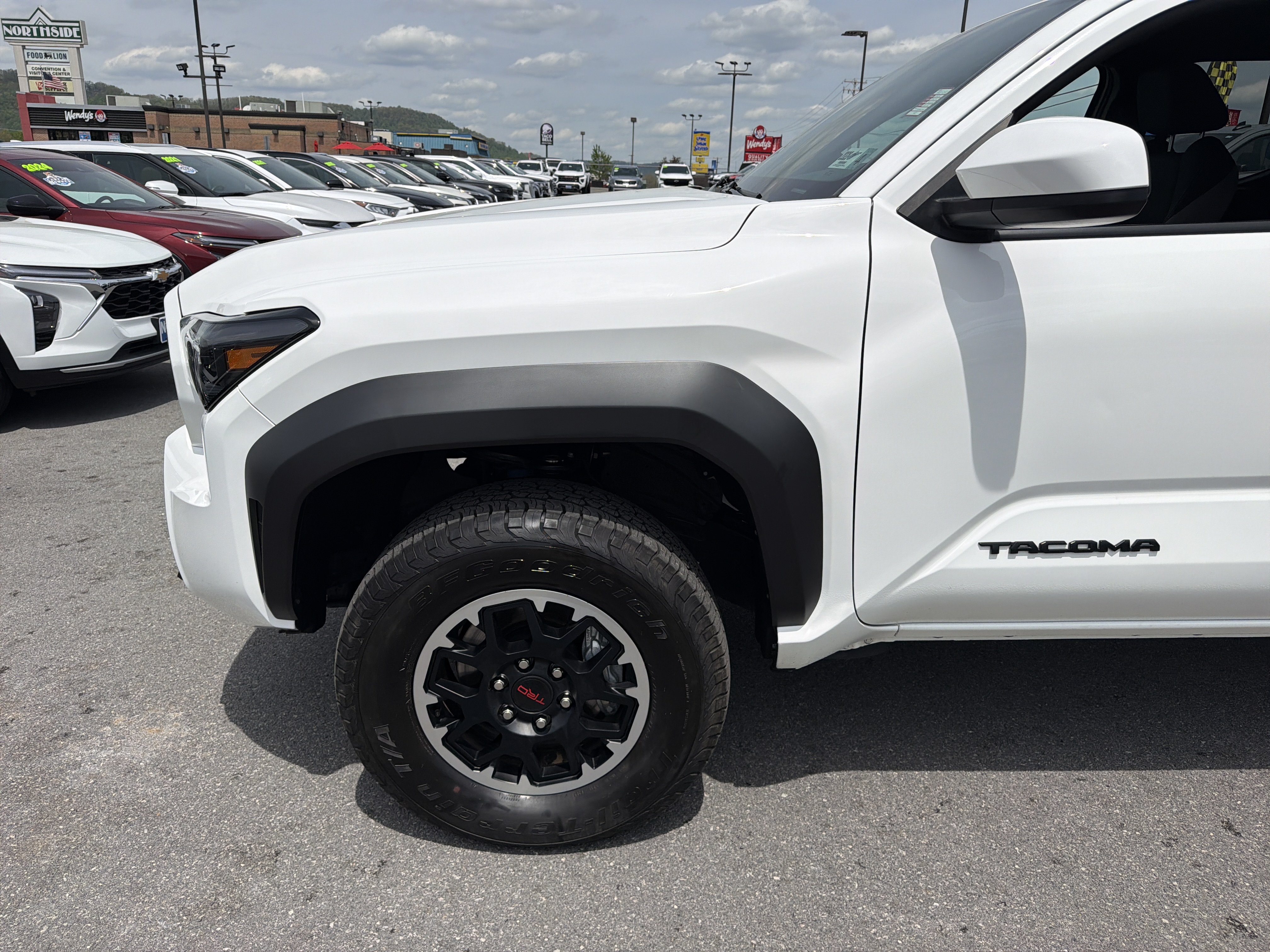 Used 2025 Toyota Tacoma TRD Off-Road AWD/4WD image 12