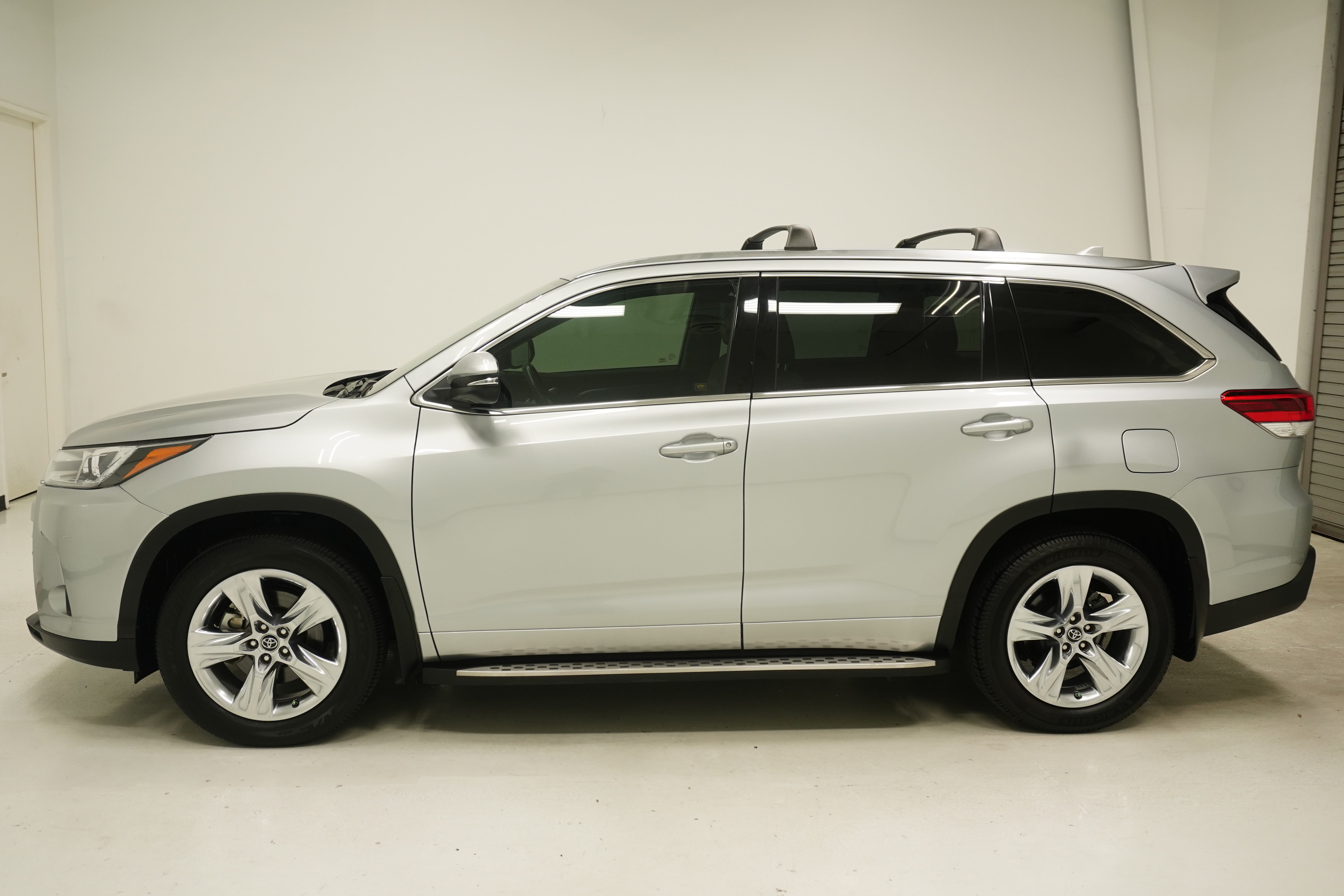 Used 2018 Toyota Highlander Limited FWD image 7