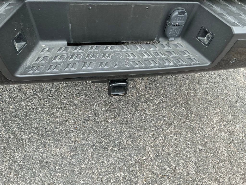 Used 2024 Nissan Titan SV w/ SV Bronze Edition Package image 3