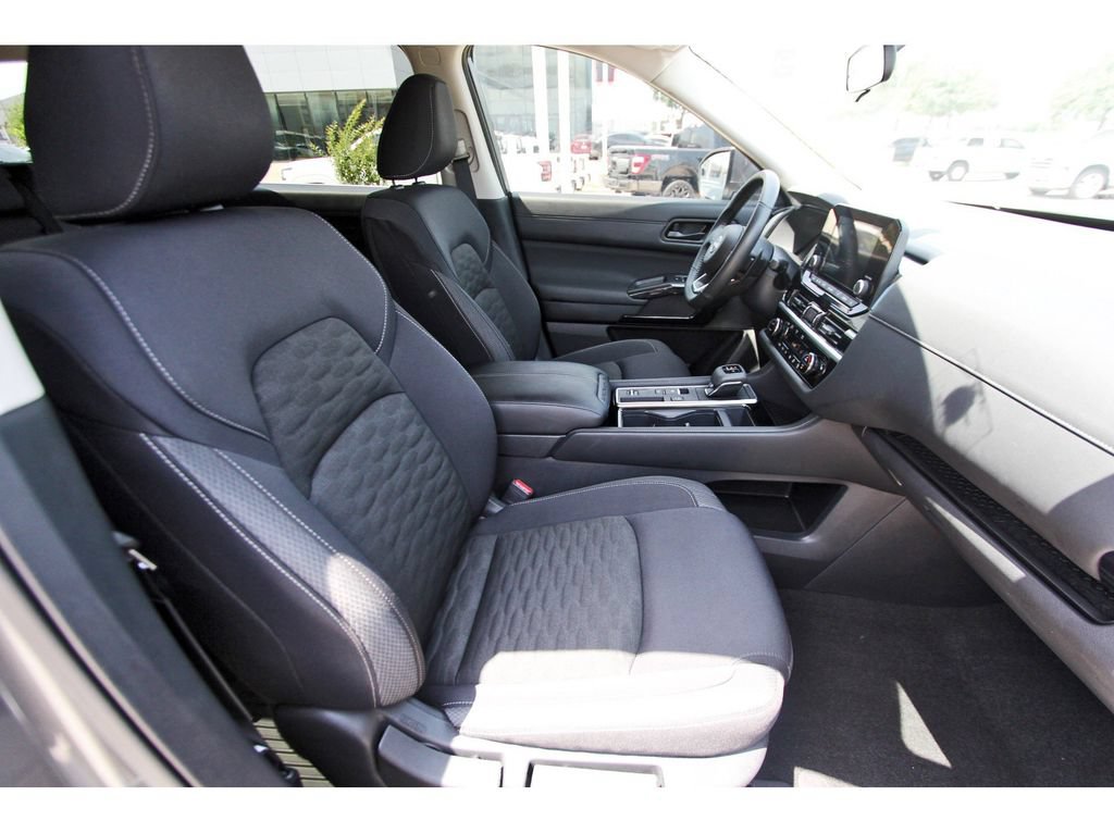 Used 2025 Nissan Pathfinder SV FWD image 12