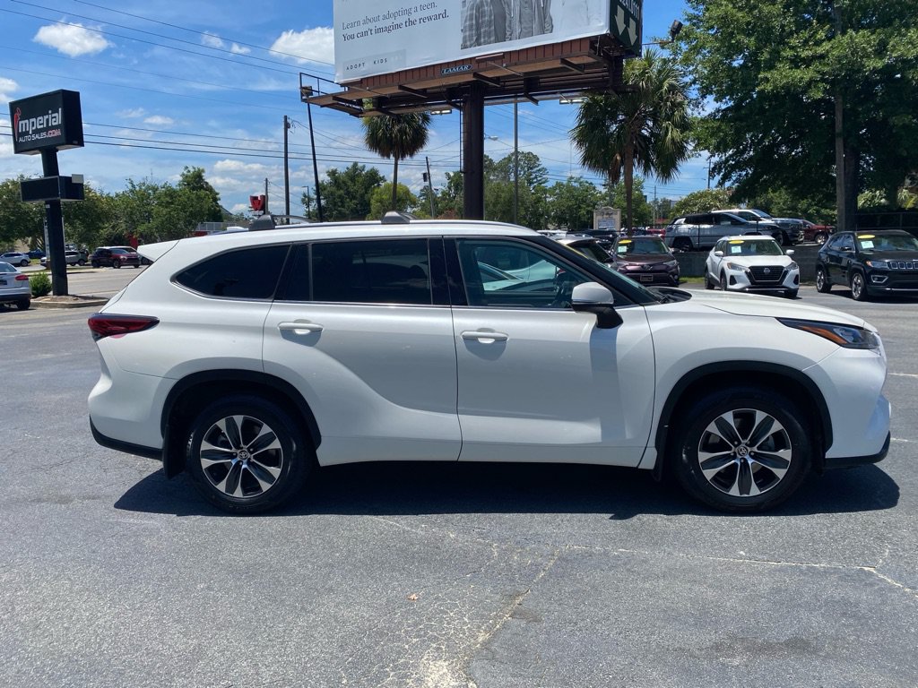 Used 2020 Toyota Highlander XLE FWD image 6