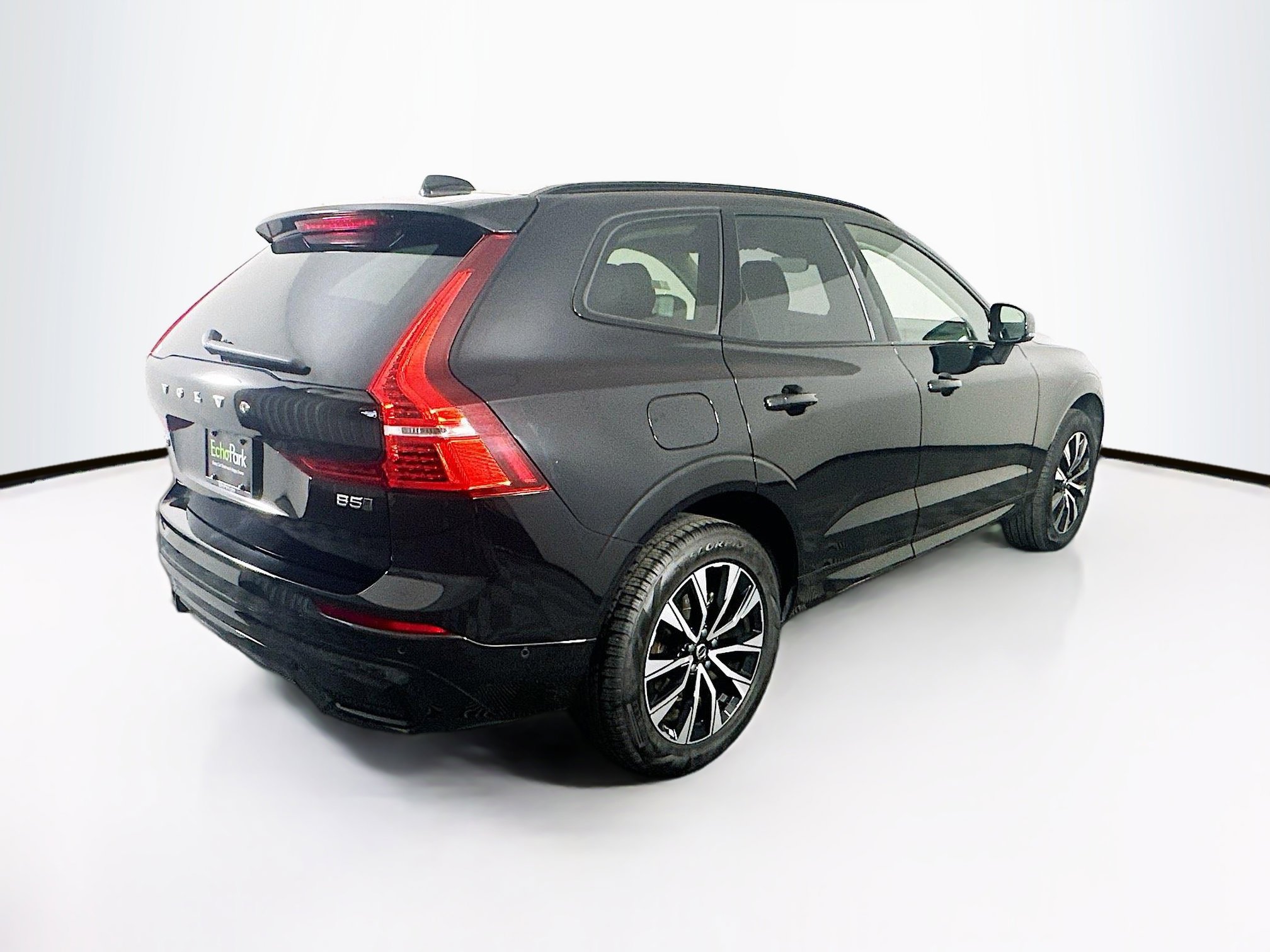 Used 2025 Volvo XC60 B5 Plus image 9