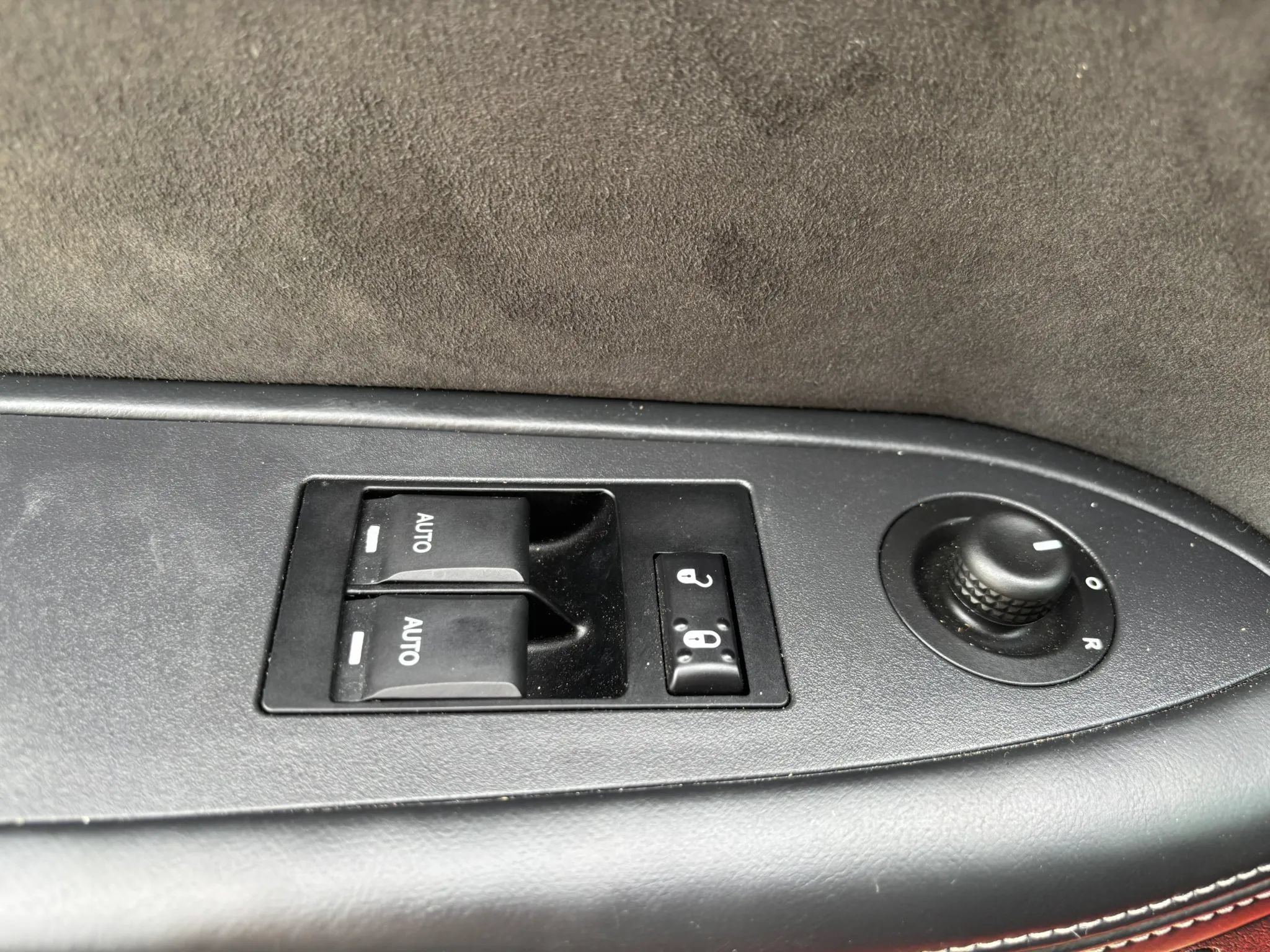 Used 2010 Dodge Challenger SRT8 w/ SRT Option Group II RWD image 21