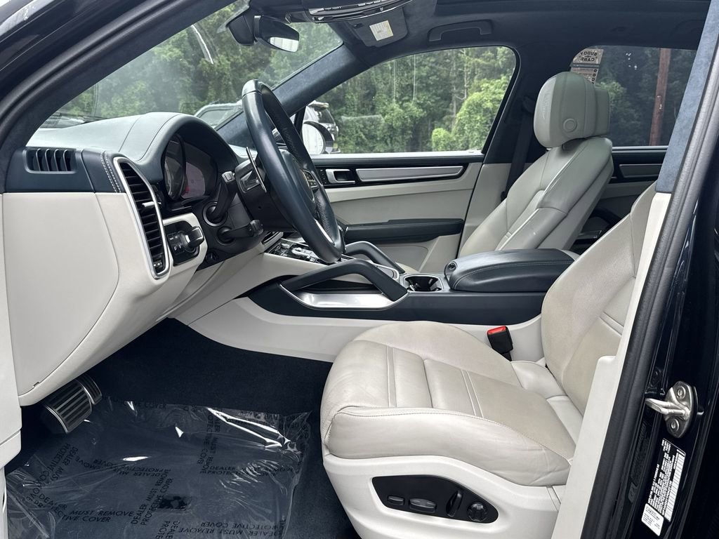 Used 2023 Porsche Cayenne Turbo S AWD/4WD image 13
