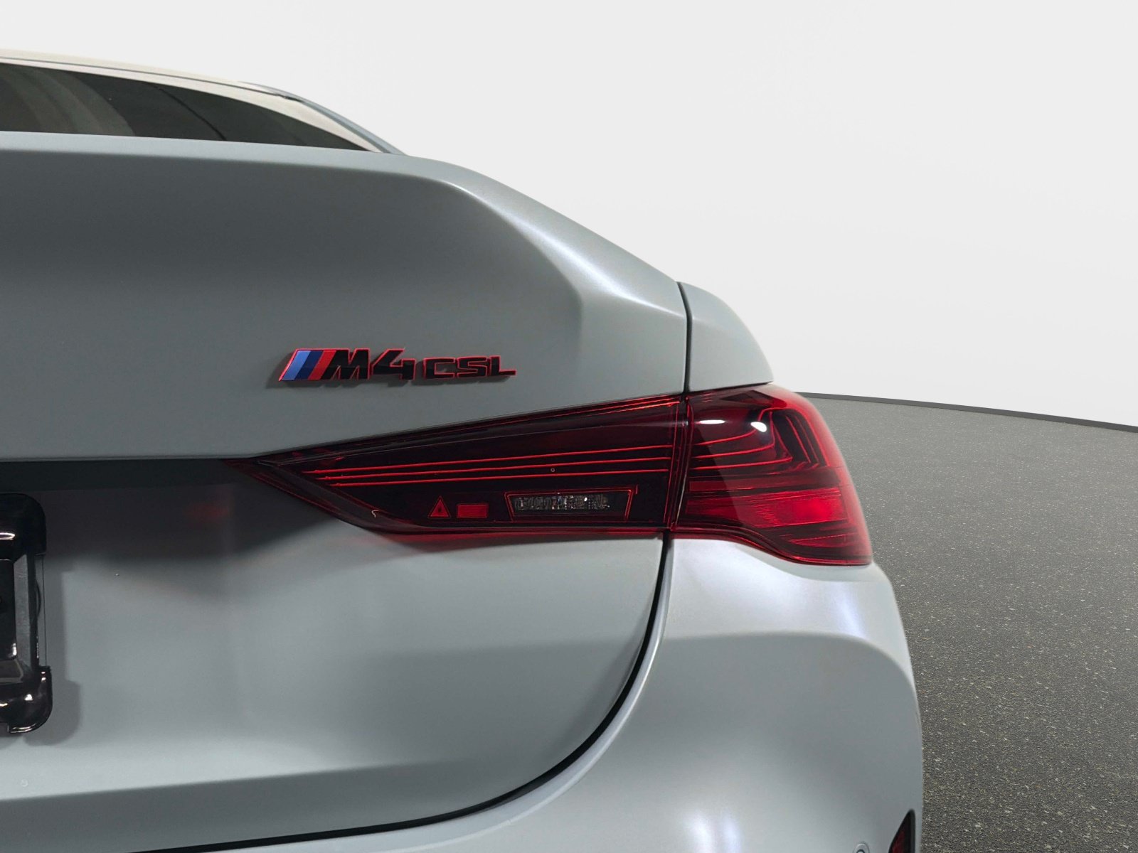 Used 2023 BMW M4 CSL RWD image 10
