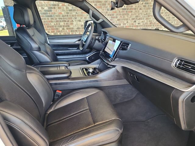 Used 2024 Jeep Wagoneer Series II w/ Flexible Seating Group image 12