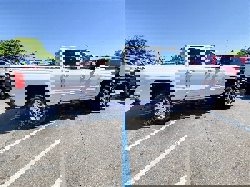 Used 2018 Chevrolet Silverado 1500 LT w/ All Star Edition image 6