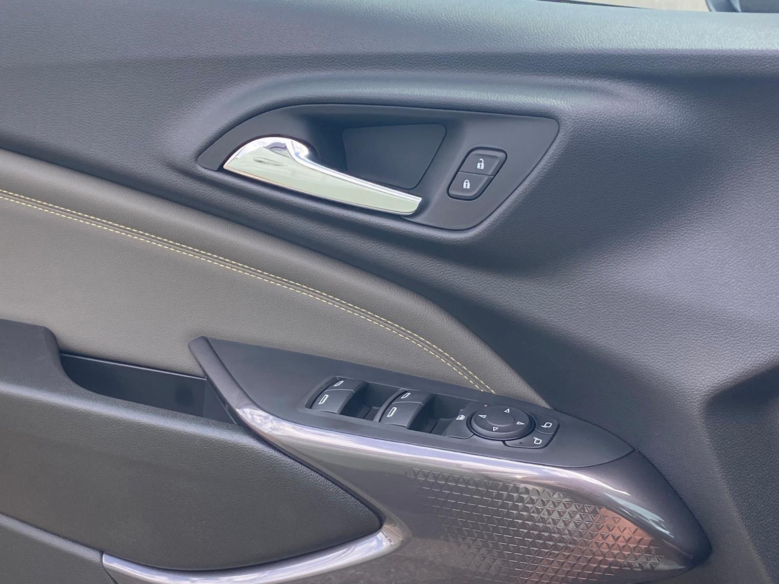 New 2026 Chevrolet Trax ACTIV w/ Sunroof Package FWD image 21
