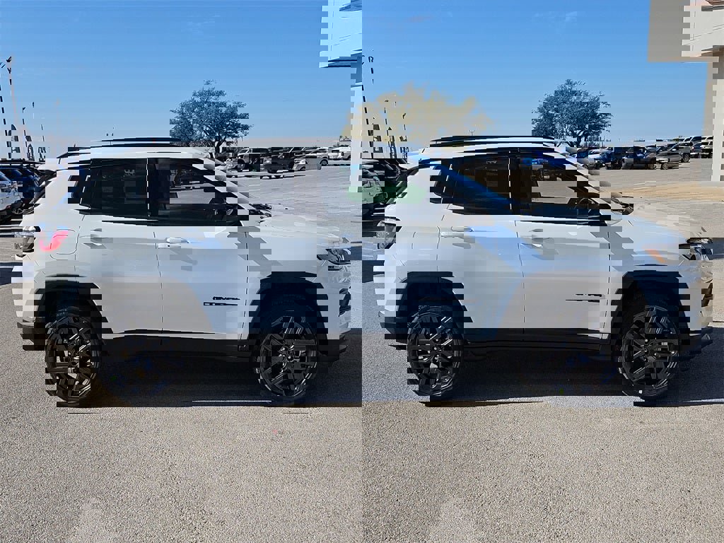 New 2026 Jeep Compass Latitude image 8