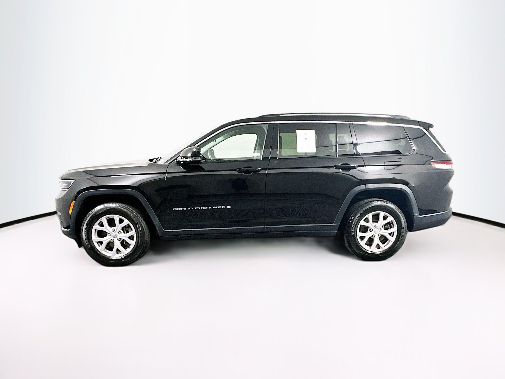 Used 2022 Jeep Grand Cherokee L Limited AWD/4WD image 4