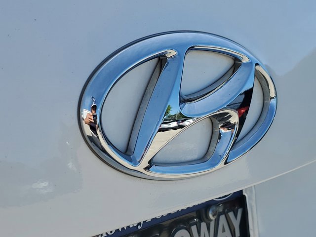 Used 2018 Hyundai Santa Fe Sport image 11