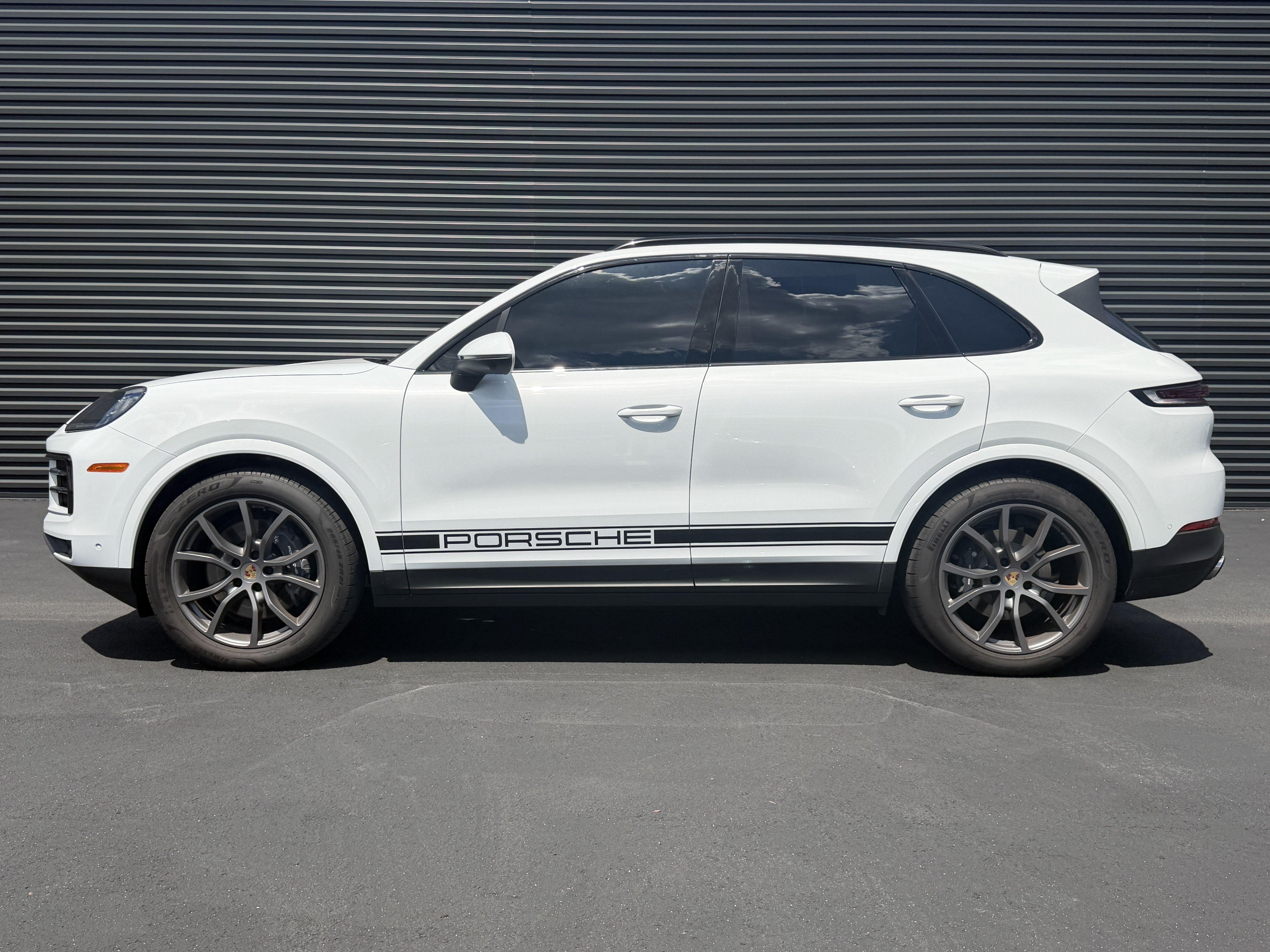 Certified 2024 Porsche Cayenne AWD/4WD image 2