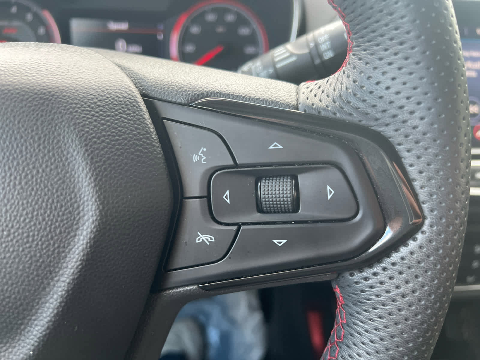 Used 2023 Chevrolet TrailBlazer RS w/ Sun and Liftgate Package image 24