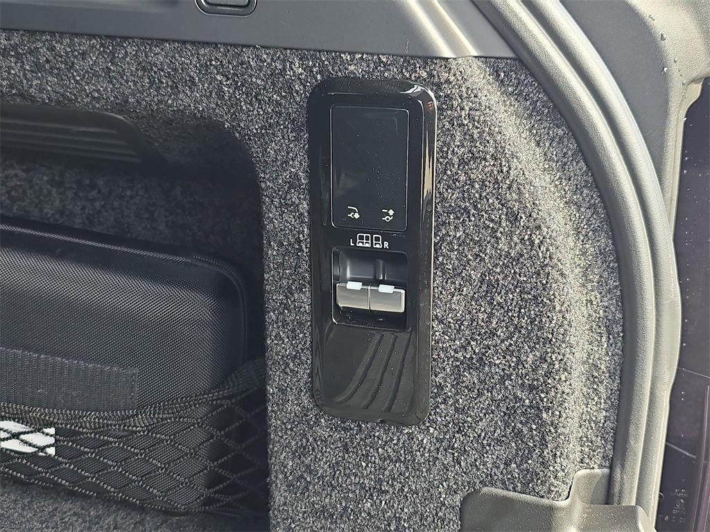 Certified 2025 Land Rover Range Rover SE image 14