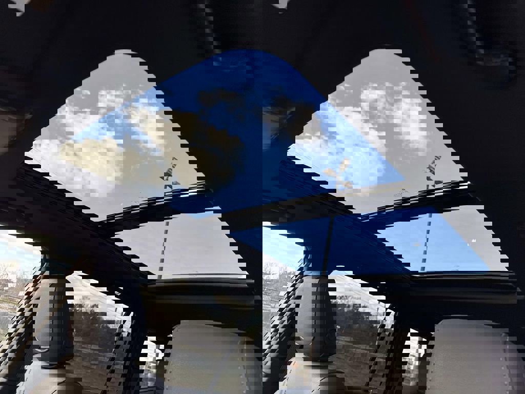 New 2025 Cadillac XT6 Luxury image 16