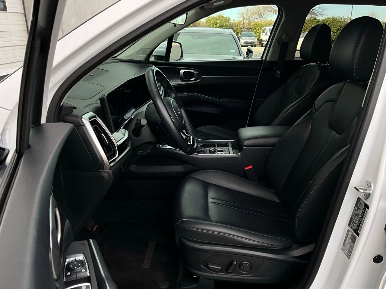 Used 2024 Kia Sorento S image 10