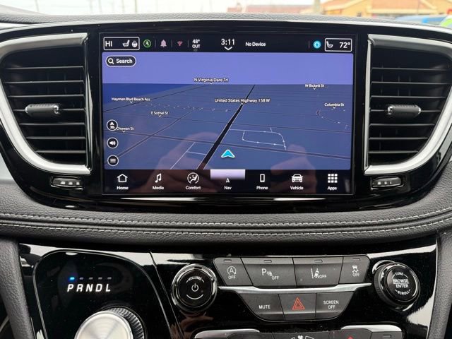 Used 2025 Chrysler Pacifica Limited image 29