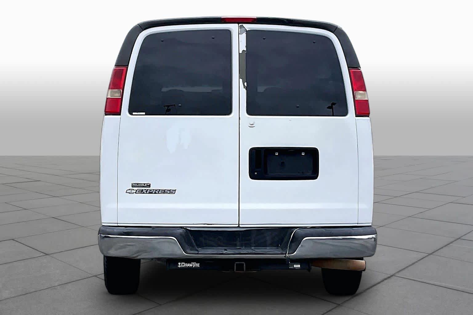 Used 2007 Chevrolet Express 3500 Extended Passenger w/ LT Preferred Equipment Group RWD image 4