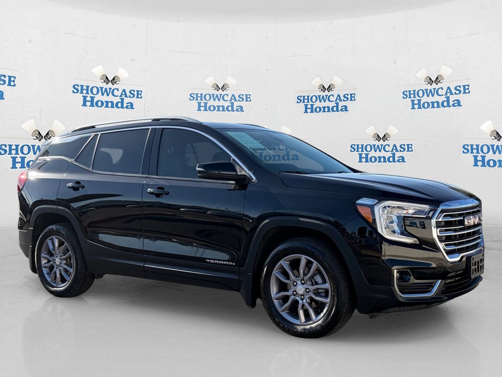 Used 2023 GMC Terrain SLT w/ LPO, Floor Liner Package AWD/4WD image 8