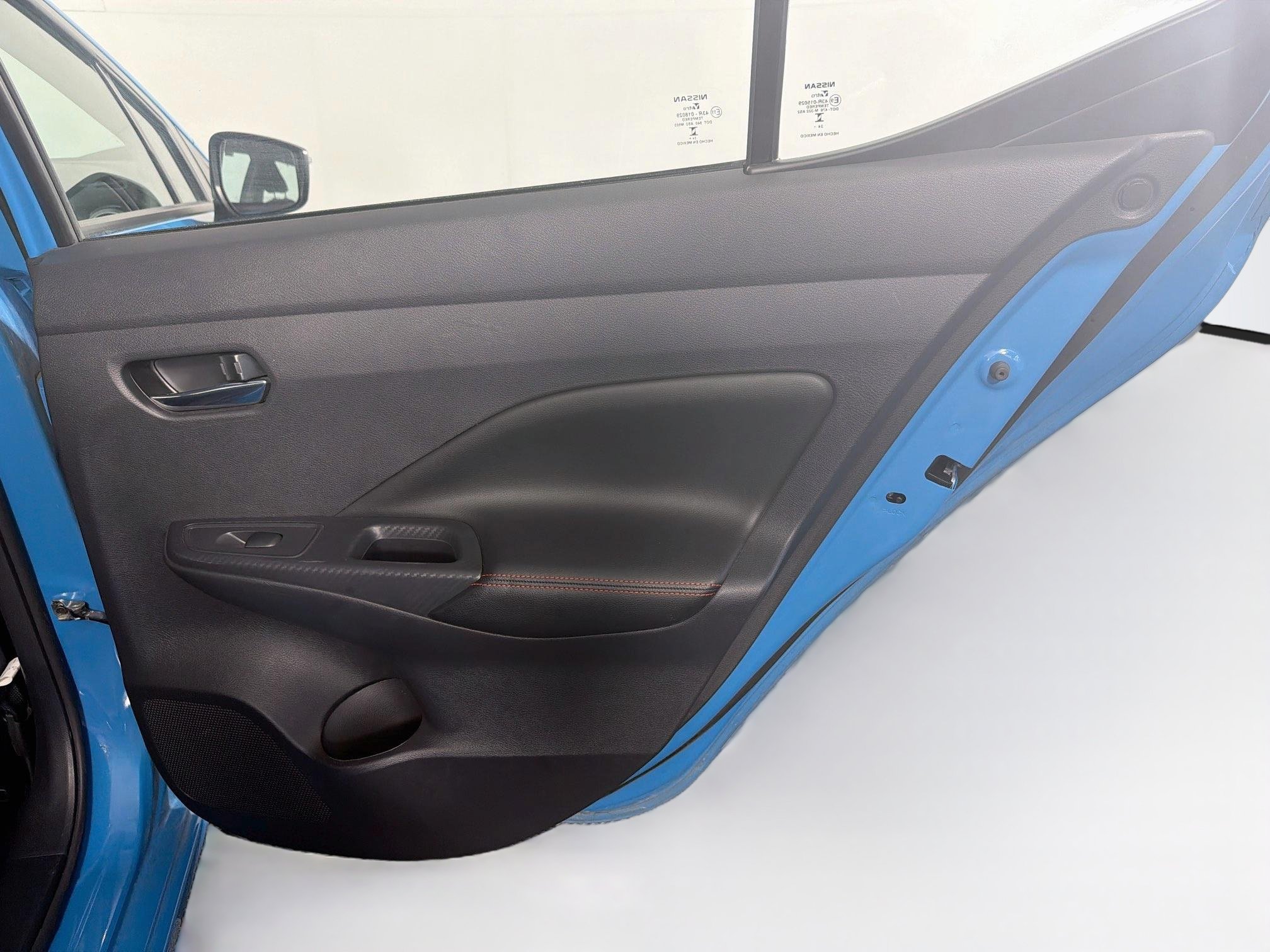 Used 2025 Nissan Versa SR FWD image 28