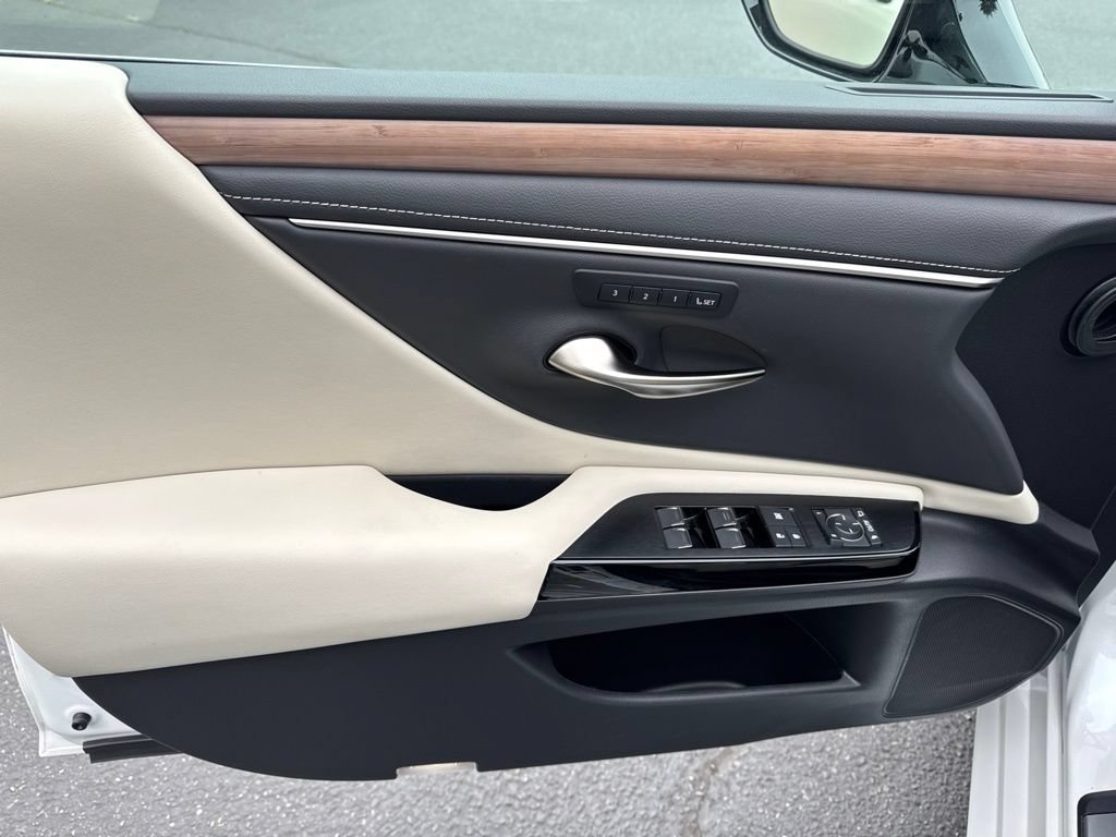 Certified 2023 Lexus ES 250 w/ Premium Package AWD/4WD image 11