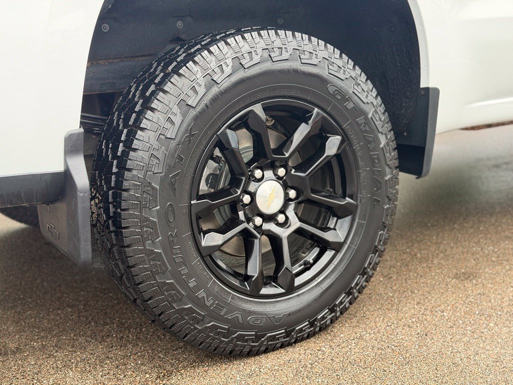 Used 2023 Chevrolet Silverado 1500 LT AWD/4WD image 25