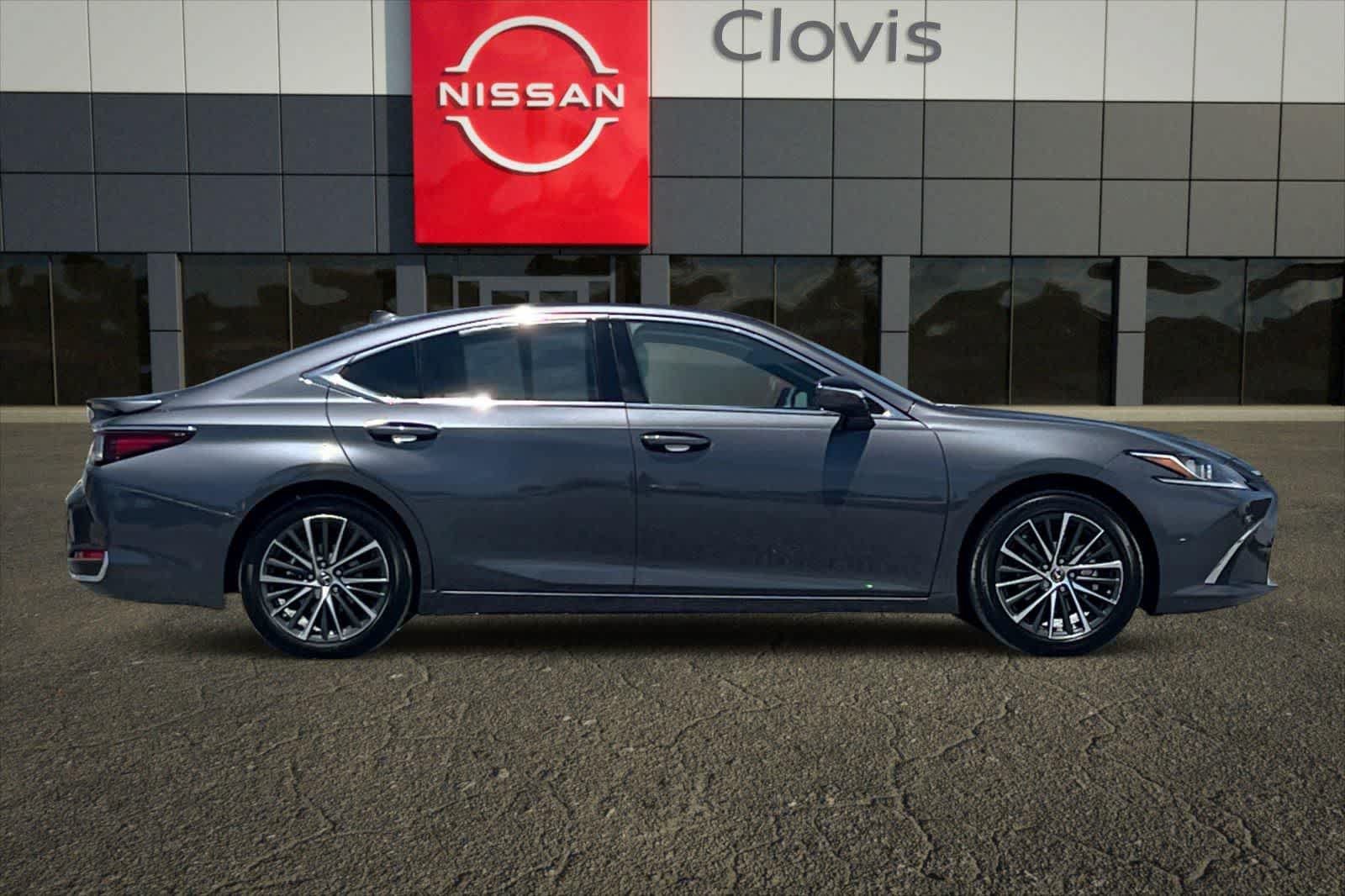Used 2025 Lexus ES 300h w/ Premium Package FWD image 9