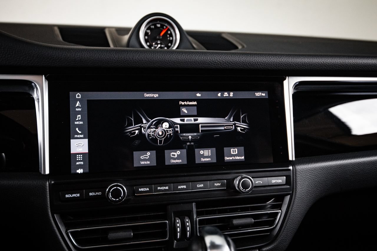 Certified 2021 Porsche Macan AWD/4WD image 18