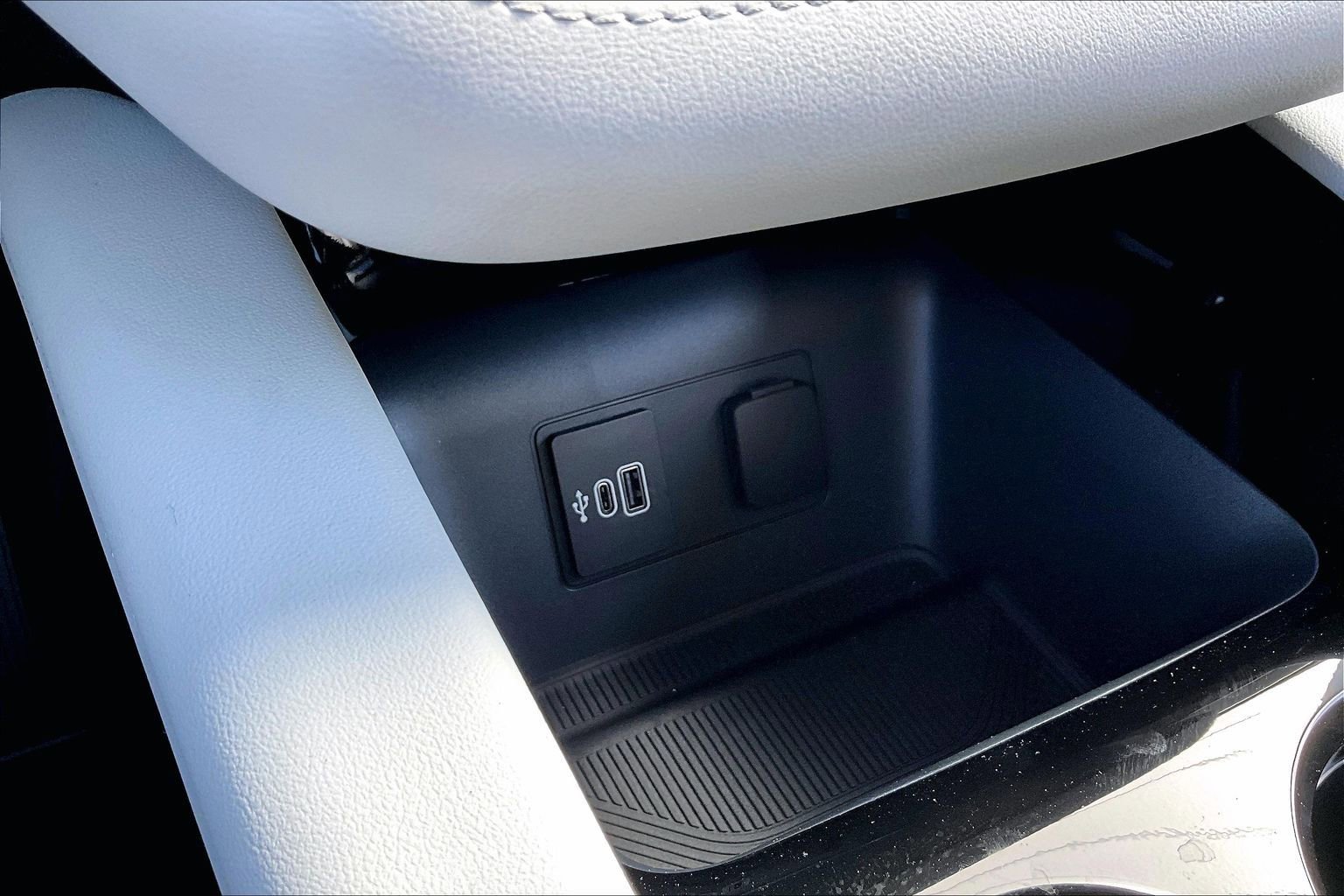 Used 2026 Ford Explorer Platinum w/ LUX Leather Package image 34