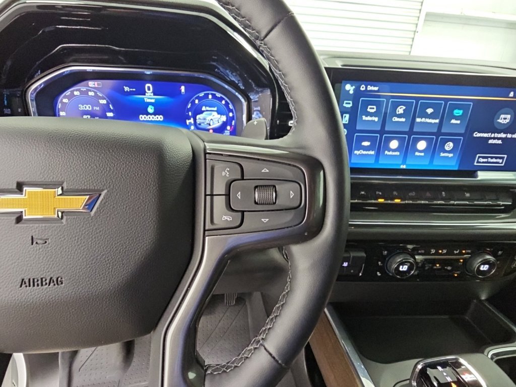 Used 2024 Chevrolet Silverado 1500 High Country w/ Technology Package AWD/4WD image 28