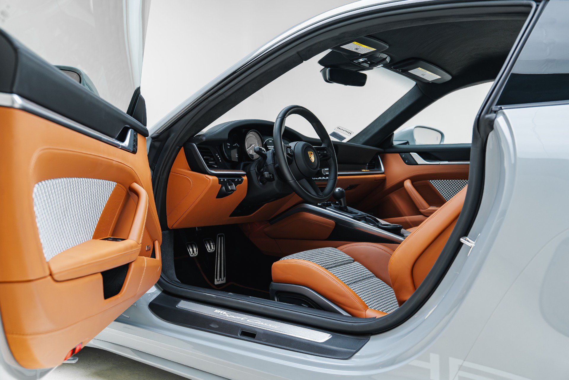 Used 2023 Porsche 911 Sport Classic RWD image 2
