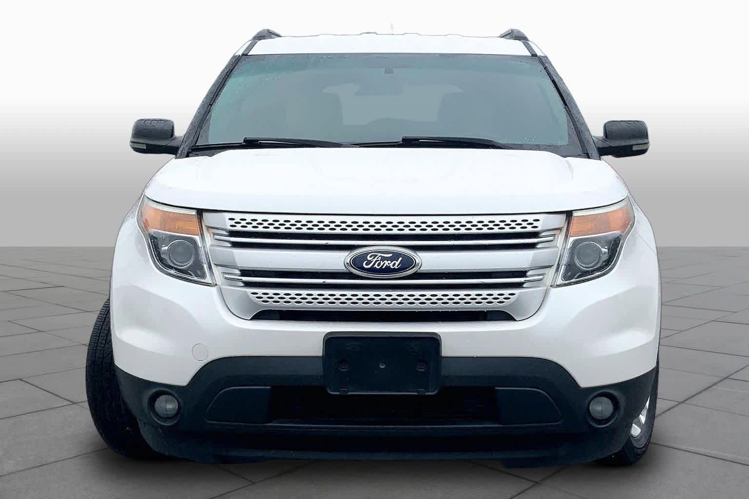 Used 2012 Ford Explorer XLT FWD image 3