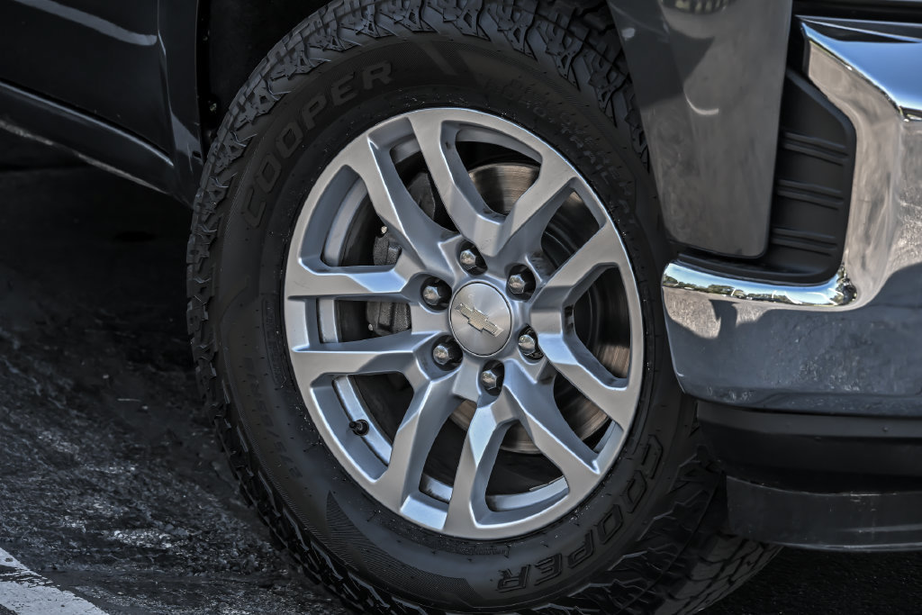 Used 2020 Chevrolet Silverado 1500 LTZ w/ LTZ Plus Package AWD/4WD image 3