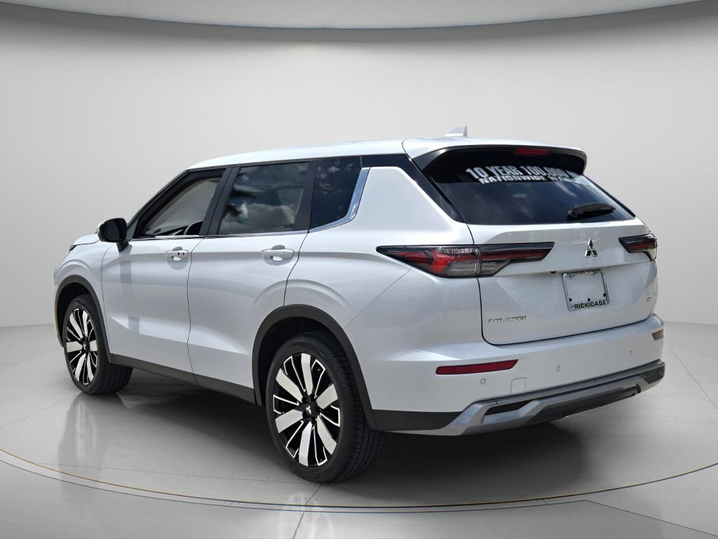 Used 2025 Mitsubishi Outlander SE FWD image 8